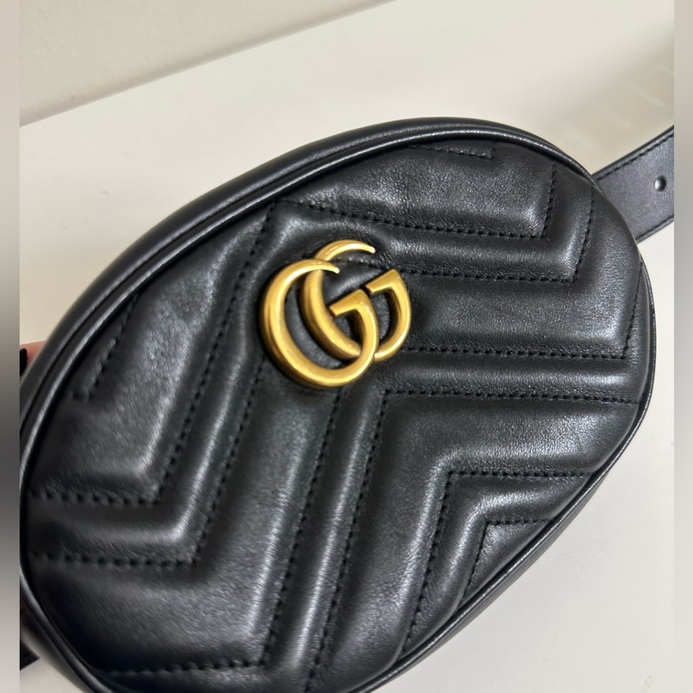 Gucci marmont black leather belt bag w/ signature gold logo emblem - Picture 3 of 15
